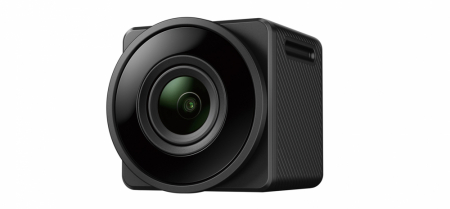 En svart dashcam med ett stort linssystem för full-HD inspelning.