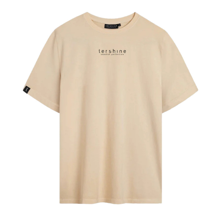 En beige oversized t-shirt med tryck och korta ärmar.