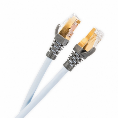 Nätverkskabel, CAT8, STP, 15 meter, med RJ45-kontakter i båda ändar.