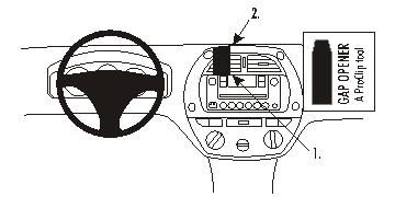 Instrumentpanel med ratt, stereo och facköppnare i Toyota RAV4 01-03.
