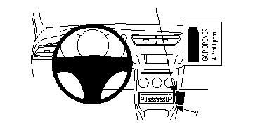 Instrumentbräda med ratt, radio och facköppnare.
