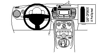 Interiör av Volkswagen Beetle med instrumentpanel och växelspak.