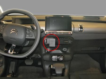 Interiör av en Citroen C4 Cactus med centrala kontroller och skärm.