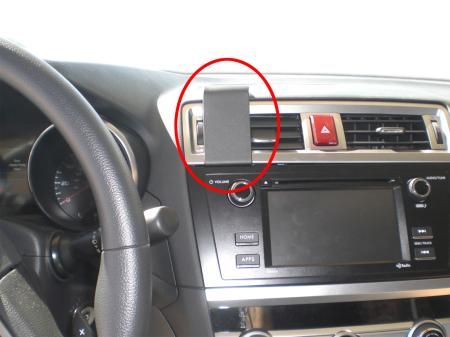 Monteringsbygel på instrumentbrädan i en Subaru Outback.