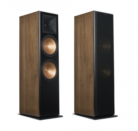 Golvhögtalare med elegant valnötsfinish och kopparfärgade woofer.