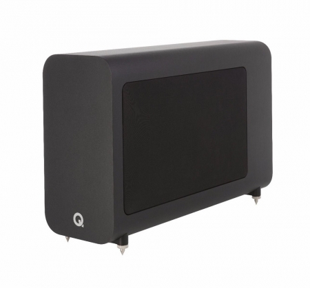 En svart aktiv subwoofer med rundade hörn och gummifötter.