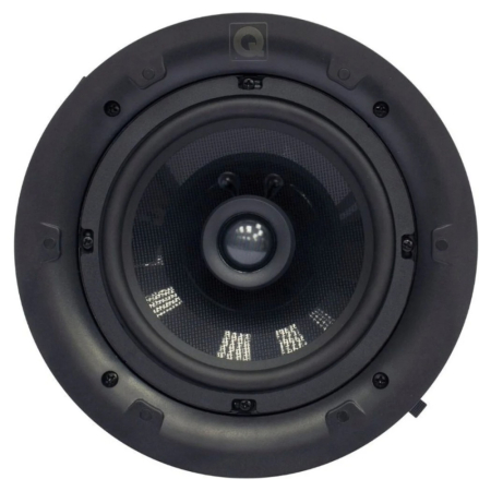 Q Acoustics Qi1130 inwall högtalare styck En rund, svart inbyggnadshögtalare med ett centralt element och galler.