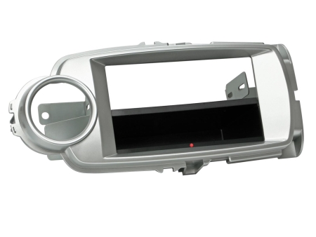 Monteringsram 1/2-DIN Toyota Yaris, silver i gruppen Billjud / Vad passar i min bil / Toyota / Yaris / Yaris 2011-2014 hos BRL (700241300251)