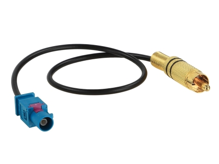 En kabeladapter från Fakra (hane) till RCA (hane) med en blå och en guldkontakt.
