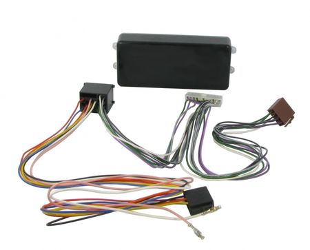 En svart elektronisk kontakt med flera ledningar kopplade.