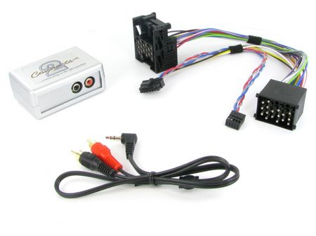 En Landrover Aux-adapter med kablar och kontakter för BMW.