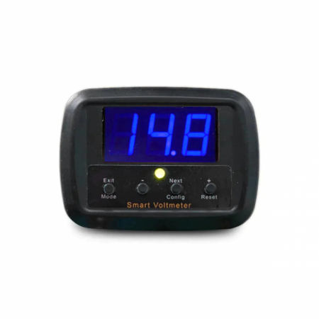 Digital voltmätare med blå display och knappar för enkel konfigurering.