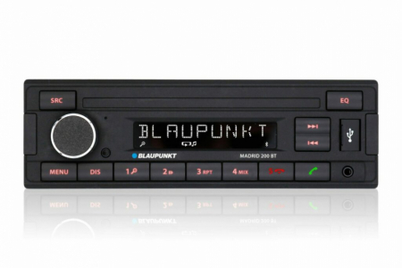 Retro bilstereo med Bluetooth, svart design och digitalt display.