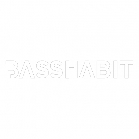 Bass Habit-klistermärke 14x2cm, vit i gruppen Billjud / Tillbehör / Merchandise hos BRL Electronics (899LOGOCW)