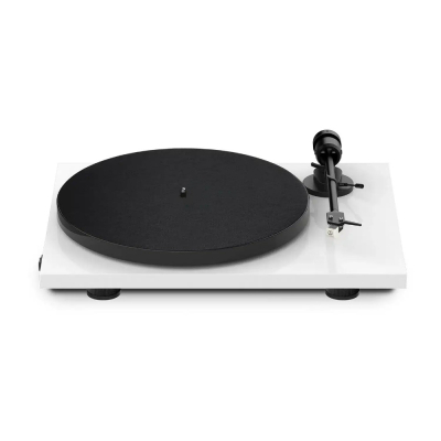 Pro-Ject E1 Phono skivspelare med AT3600L-pickup, pianovit
