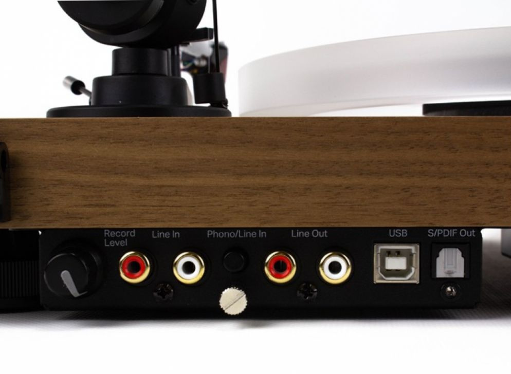 Pro-Ject Debut Carbon RecordMaster med 2M RED-pickup och digitalisering, pianovit