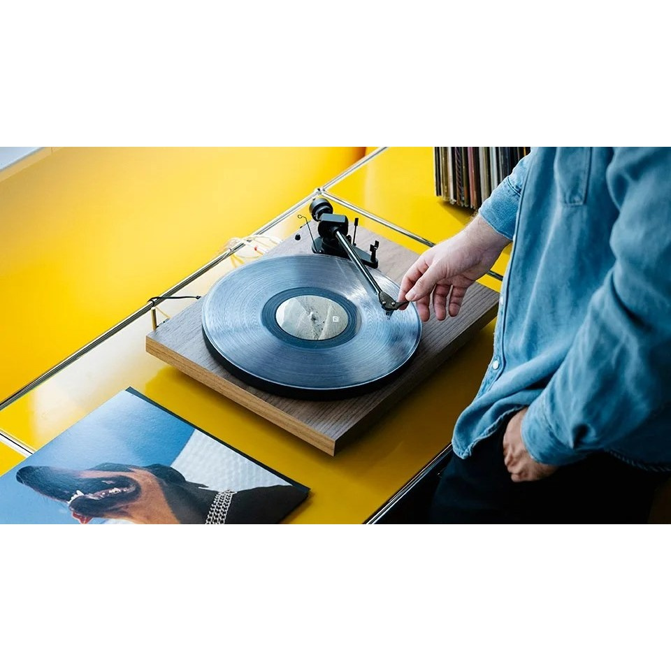 Pro-Ject Debut EVO 2 skivspelare Pick-It MM EVO-pickup, valnöt