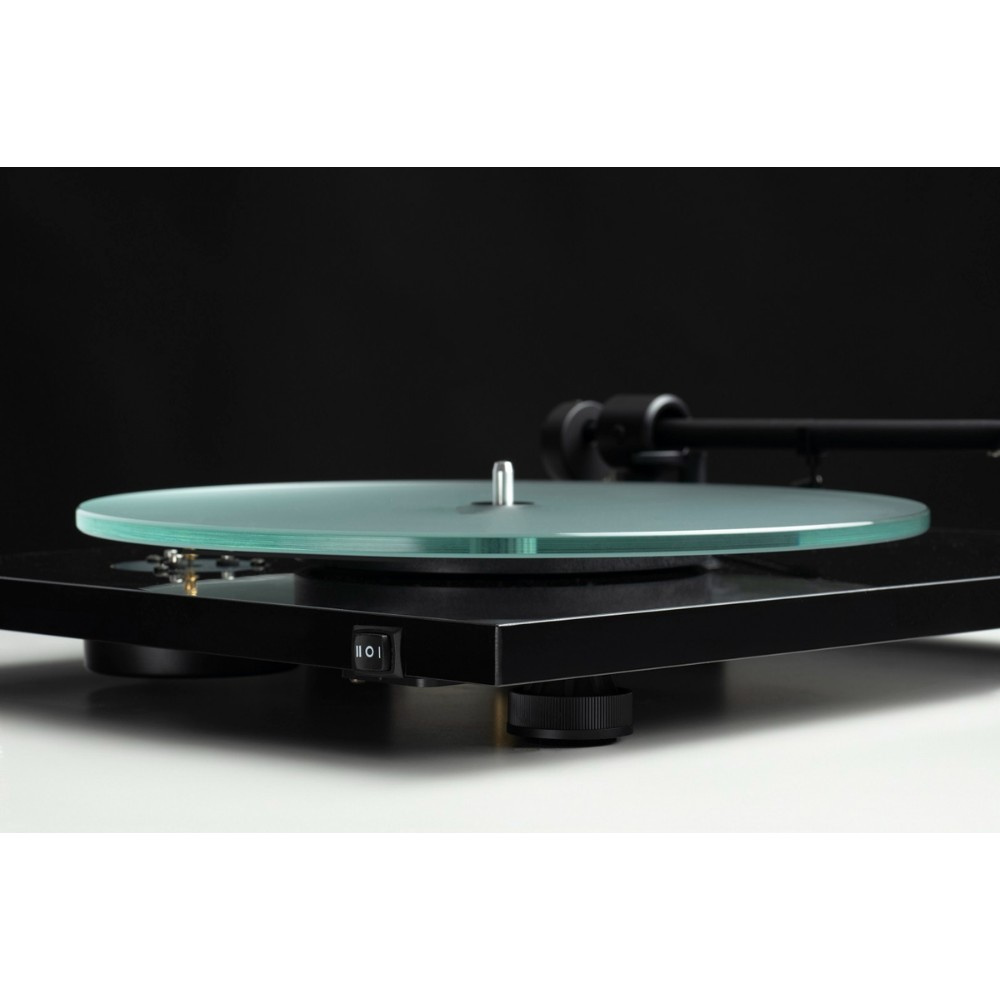 Pro-Ject T1 EVO skivspelare med OM10-pickup, pianosvart