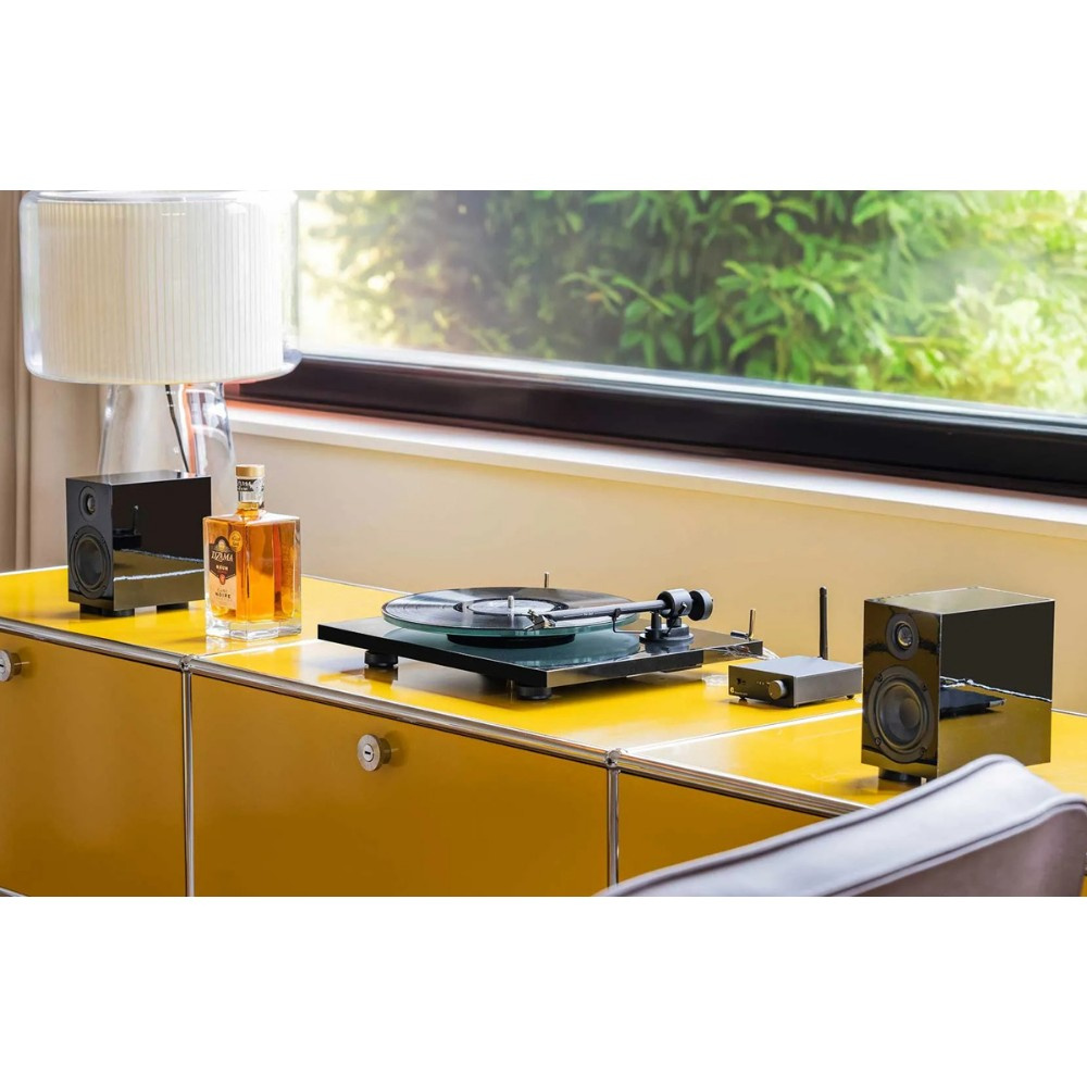 Pro-Ject T1 EVO BT skivspelare med OM10-pickup, pianosvart