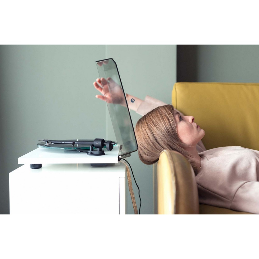 Pro-Ject T1 EVO Phono skivspelare med OM10-pickup, mattvit