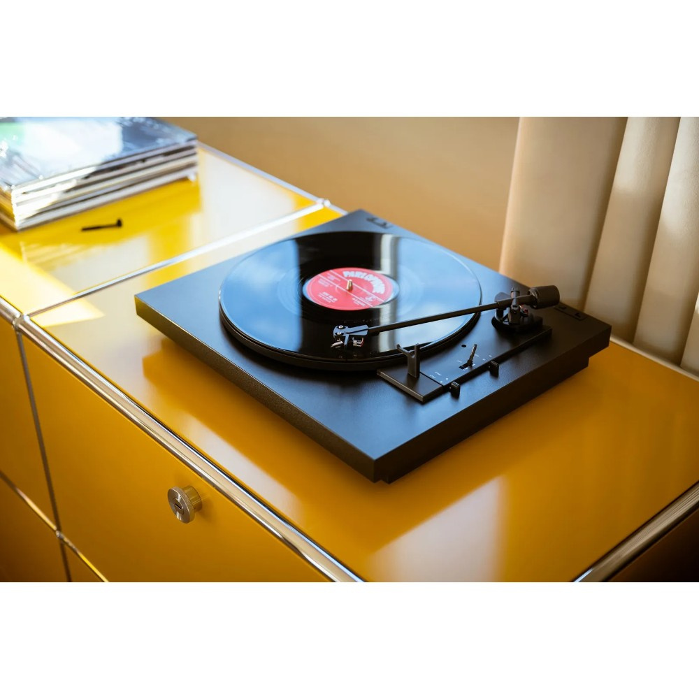 Pro-Ject A1.2 helautomatisk skivspelare med OM10, svart