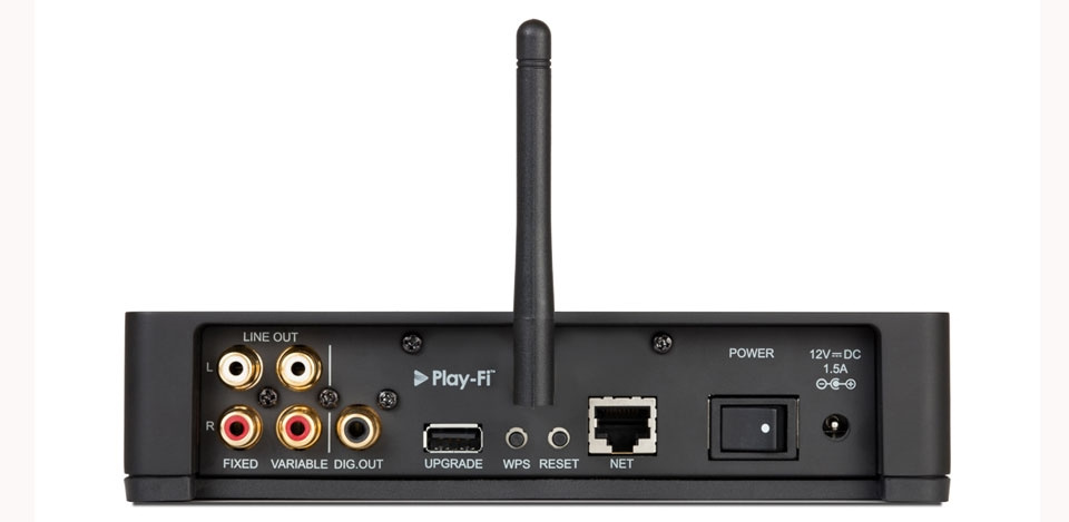 Anslutningar och portar på Arcam rPlay, inklusive ljudutgångar och nätverksanslutning.