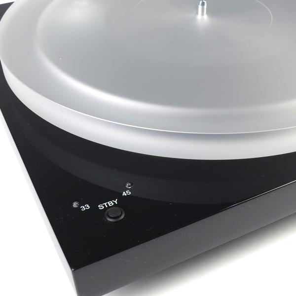 Pro-Ject Debut Carbon Esprit DC SpeedBox med 2M Red, pianolackad skivspelare