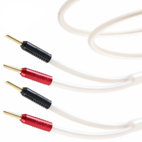 Högtalarkabel med guldpläterade anslutningar i rött och svart, 2 meter lång.