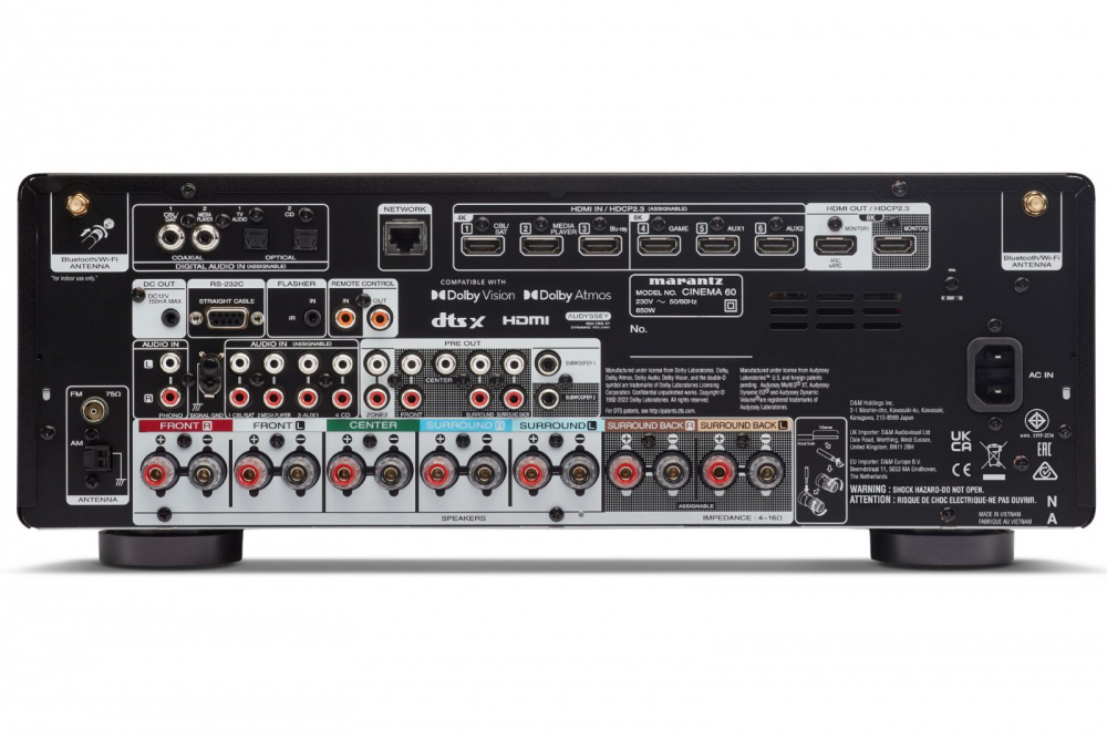 Bakpanelen av Marantz Cinema 60 med olika anslutningar för ljud och video.