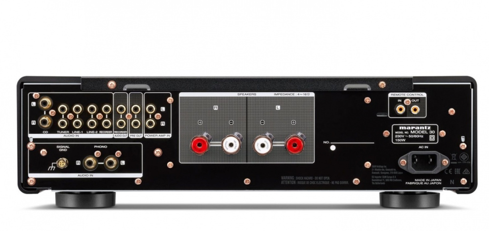 Baksidan av Marantz Model 30 med anslutningar för ljudkällor och högtalare.