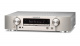 Marantz NR1510 hemmabioförstärkare, silver En silverfärgad hemmabioförstärkare med kontroller och display.