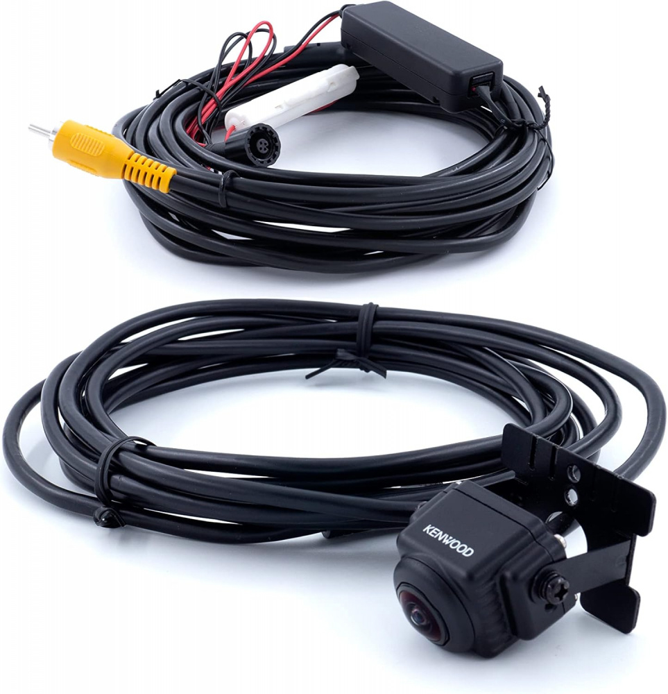 Högupplöst fram/backkamera med anslutningskablar.