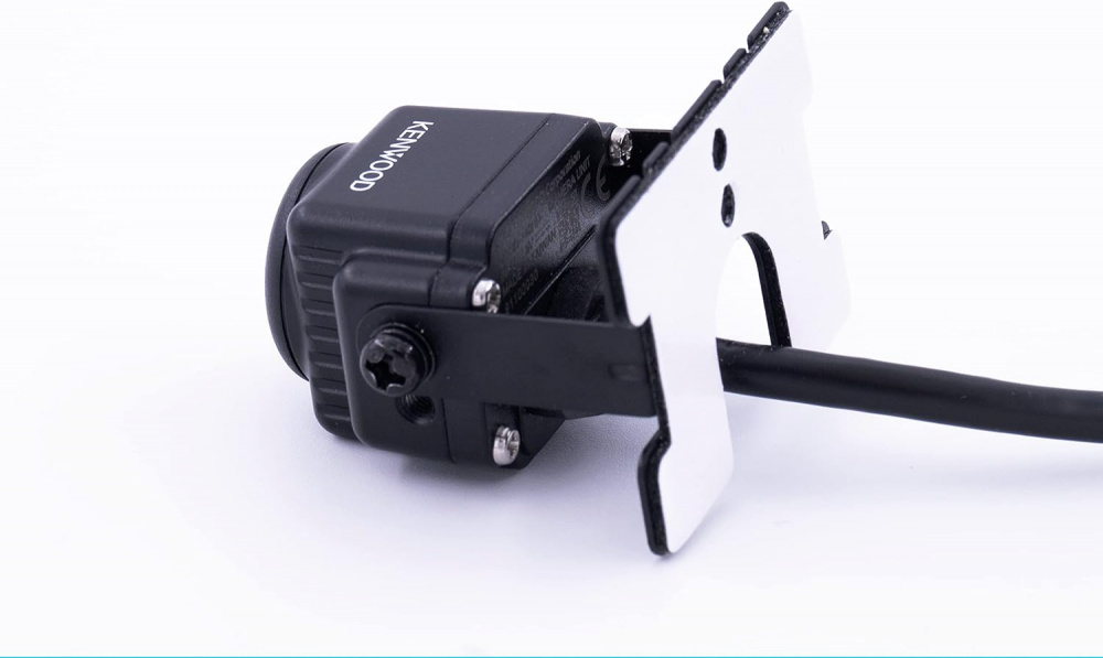 Kamera för bil med fäste och kabel, märkning Kenwood.