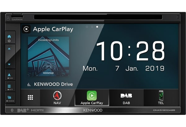 Smart bilstereo med navigation, DAB+, Apple CarPlay och CD-spelare.