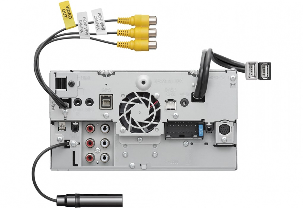 Baksidan av en Kenwood DNX5190DABS bilstereo med anslutningar.