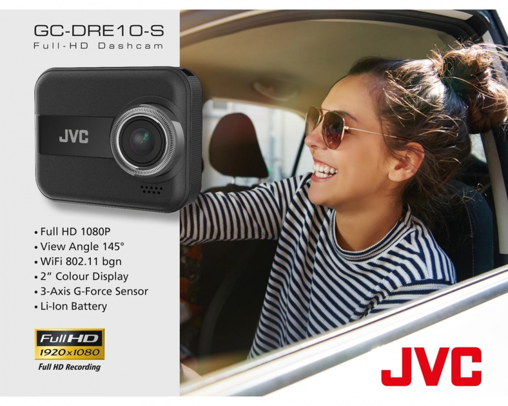 Bild av JVC Dashcam GC-DRE10-S med specifikationer och en leende kvinna i en bil.