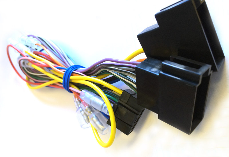 Reservdelskabel med flera färgade ledningar och kontakter.