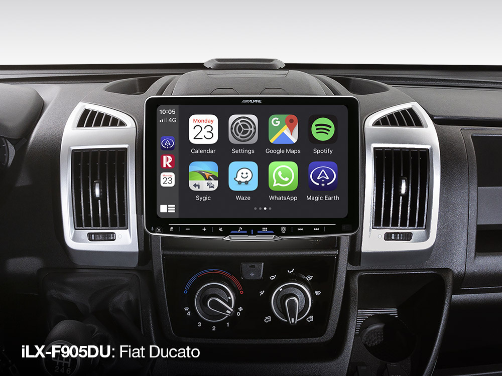 En bilstereo med touchscreen och appar i en Fiat Ducato.