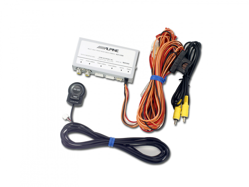 Kameragränssnitt med kablar och kontroller för Alpine-system.