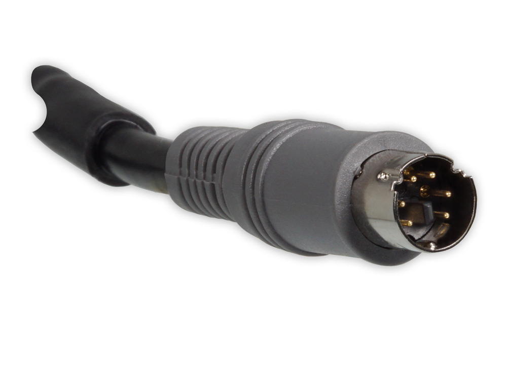 En PS/2-adapter för backkamera med flerpolig kontakt.