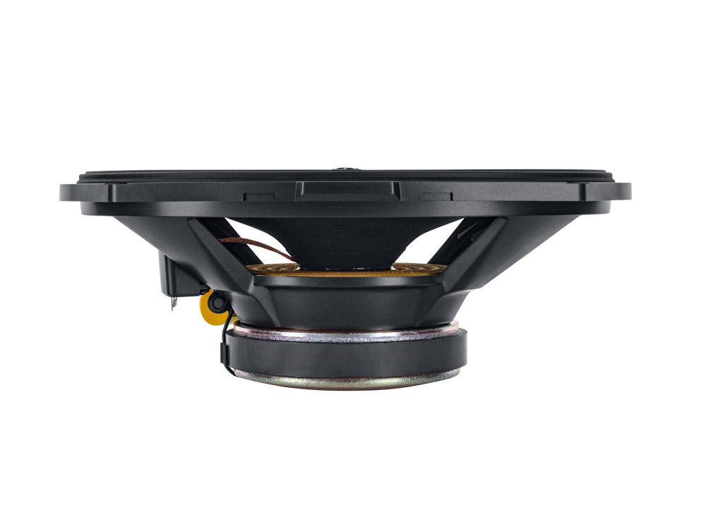 Koaxialhögtalare med 6x9 tums storlek, svart design och synlig magnet.