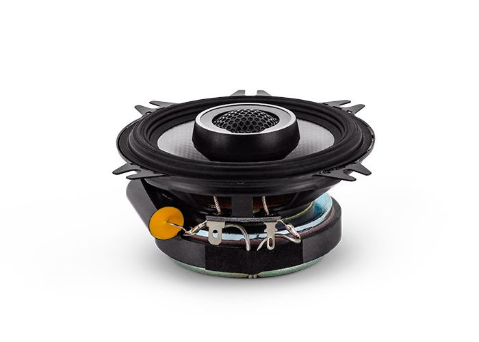 En 4-tums koaxialhögtalare med en svart, rund membran och galler.