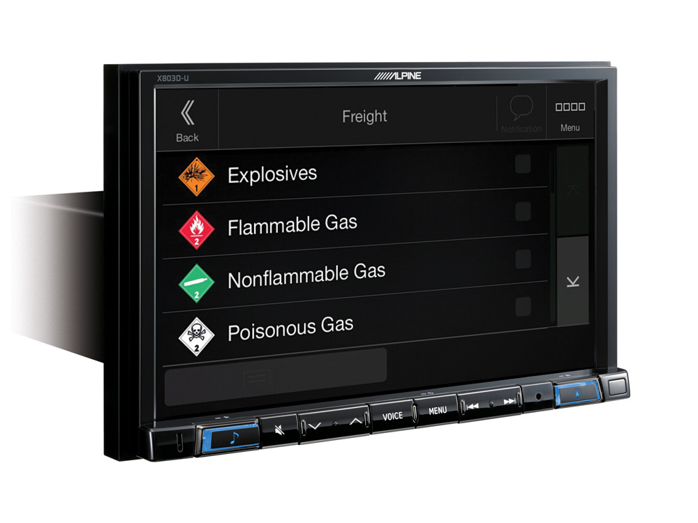 En bilstereo med en meny som listar farliga ämnen.