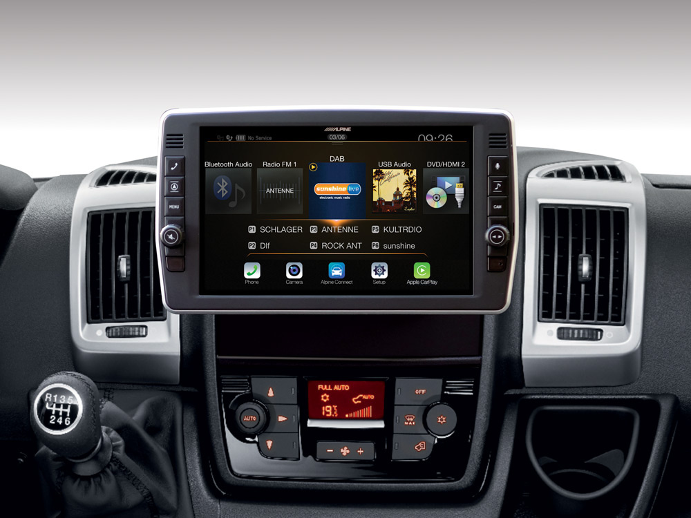 Bilstereo med skärm, menyer, och fjärrkontroll för Fiat Ducato, Jumper och Boxer II.