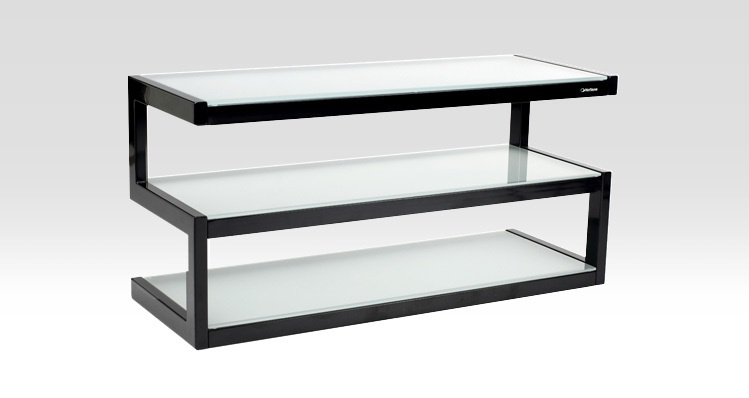 Mediabänk i pianosvart med frostat glas och tre hyllor.