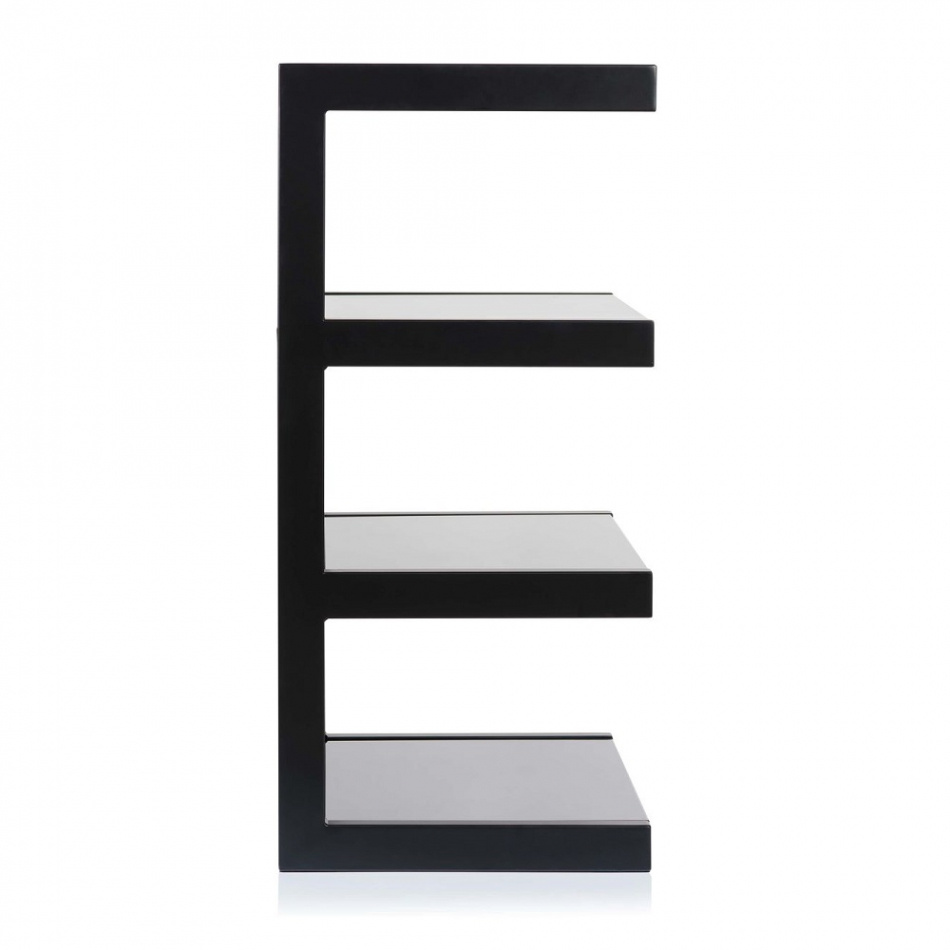 Mattsvart stereobänk med svarta hyllplan i modern design.