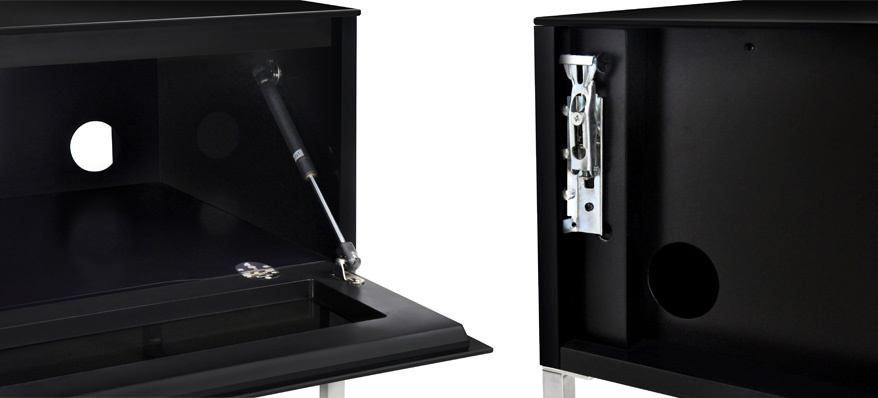 En svart TV-bänk med förvaringsutrymme och dämpande beslag.