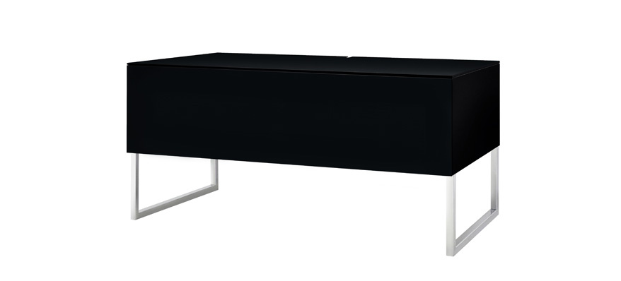 TV-bänk i pianosvart med silverben, enkel och modern design.