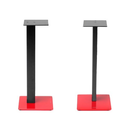 Högtalarstativ med mattsvart stång och röd fot, 61 cm hög.