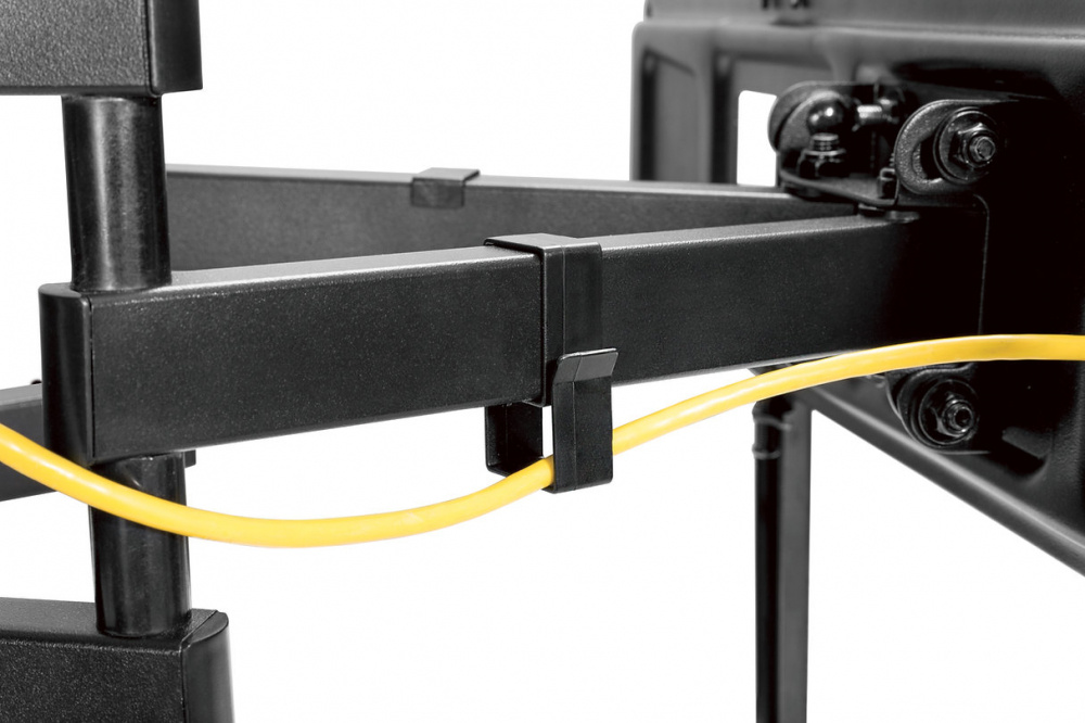 Ett svart väggfäste med en gul kabel som hålls på plats av klipp.